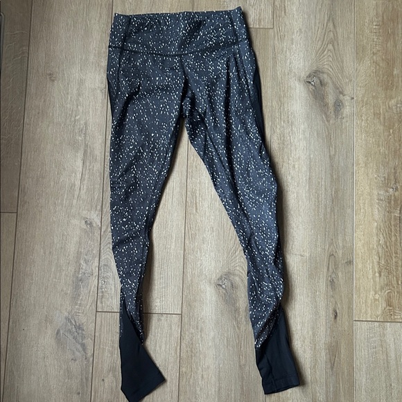 Lululemon Drop It Like It’s Hot Tights in butterfly texture black and white 4 - Picture 2 of 5